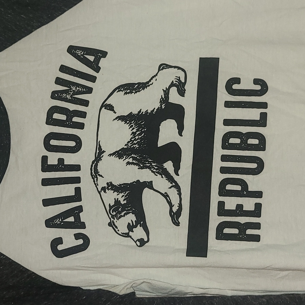 Worn ONCE. 3/4 sleeve men's California republic tshirt